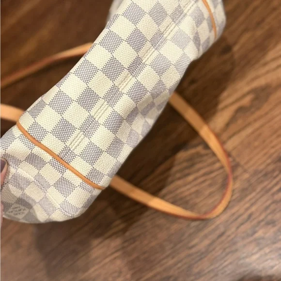 Louis Vuitton Checkered Beige Tote Bag with Tan Straps - Picture 2 of 4